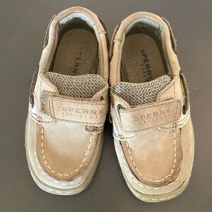 Baby Sperry size 7